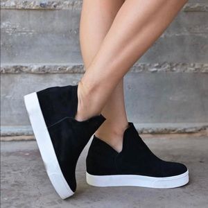 Wrangle Taupe Suede Wedge Sneakers Size 8